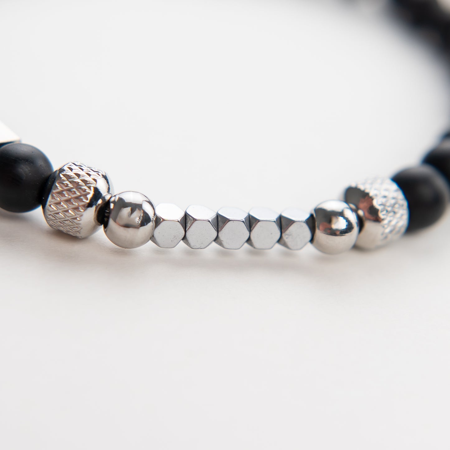 Pulseira de bolas preto