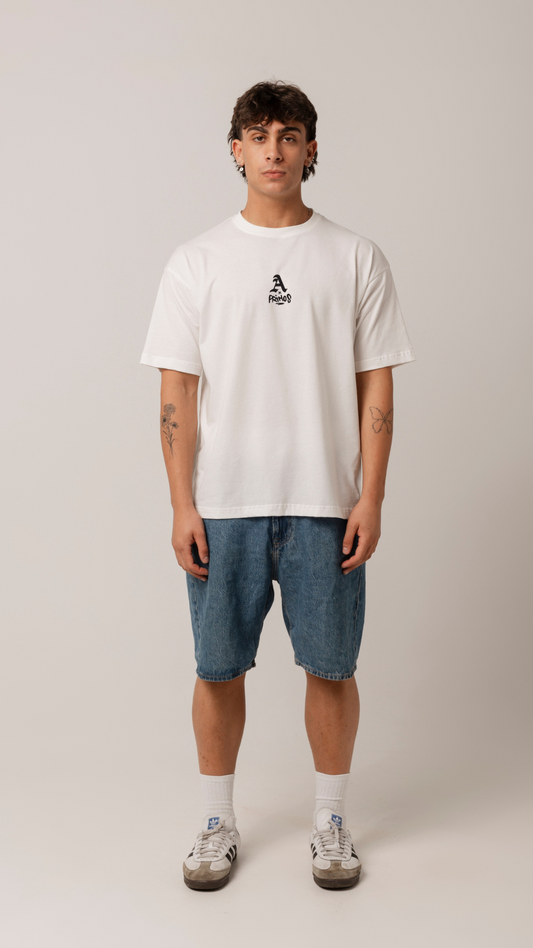 T-shirt Branca Haja Bonecos - OS PRIMOS