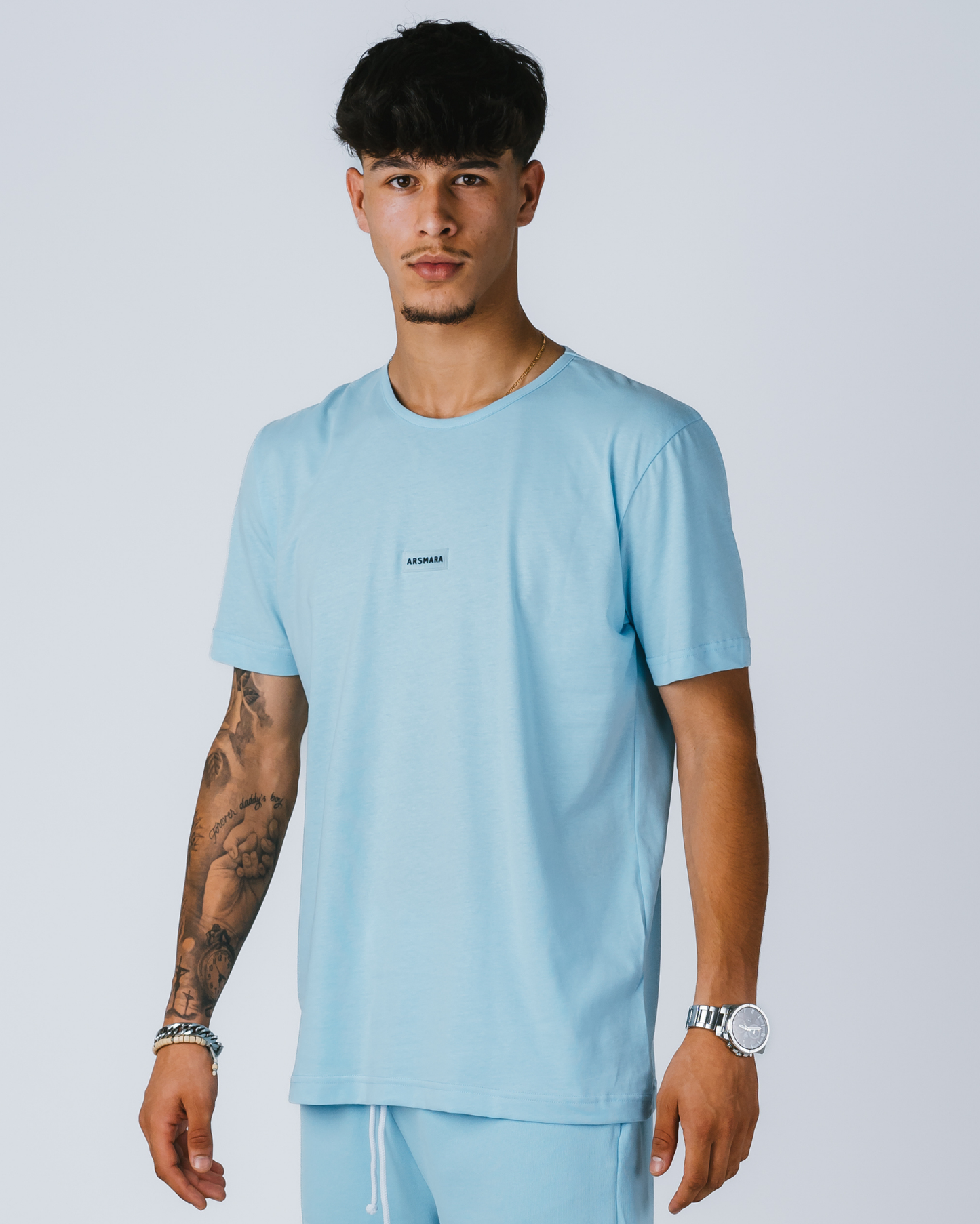ESSENTIAL T-SHIRT