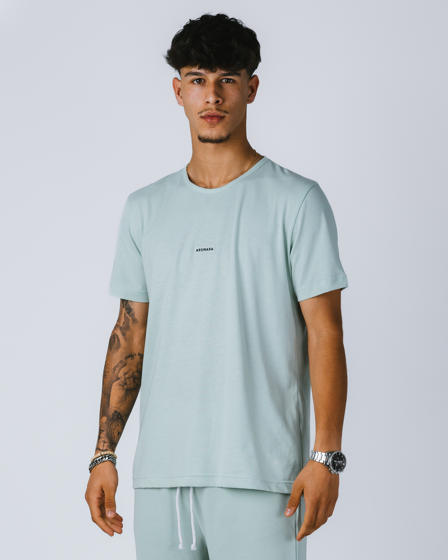 ESSENTIAL T-SHIRT