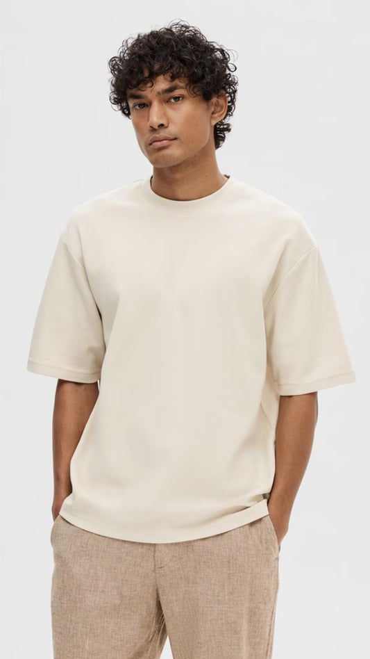 T-shirt Off-White Oversize Básica