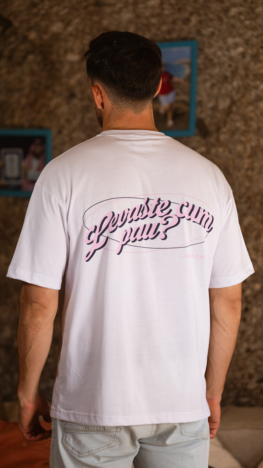 T-shirt Branca LEVASTE CUM PAU? - JJBóçe